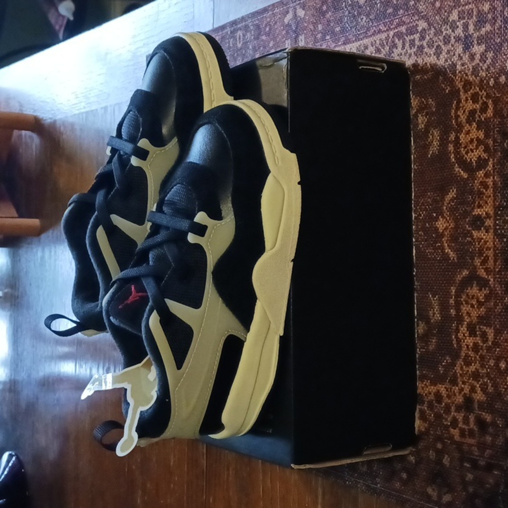 Jordon 4 Rm Shoes - Picture 2 of 6